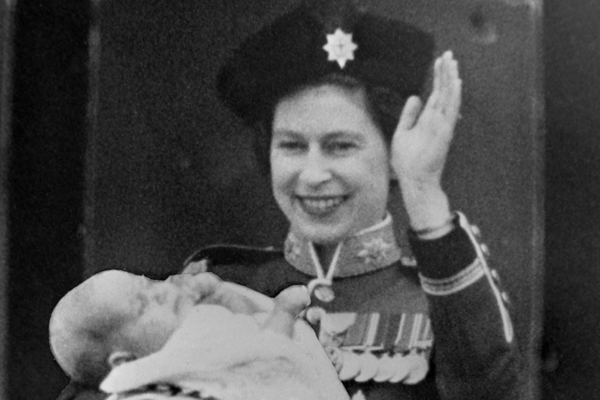 1964: Die Queen und ihr Sohn Prinz Edward.