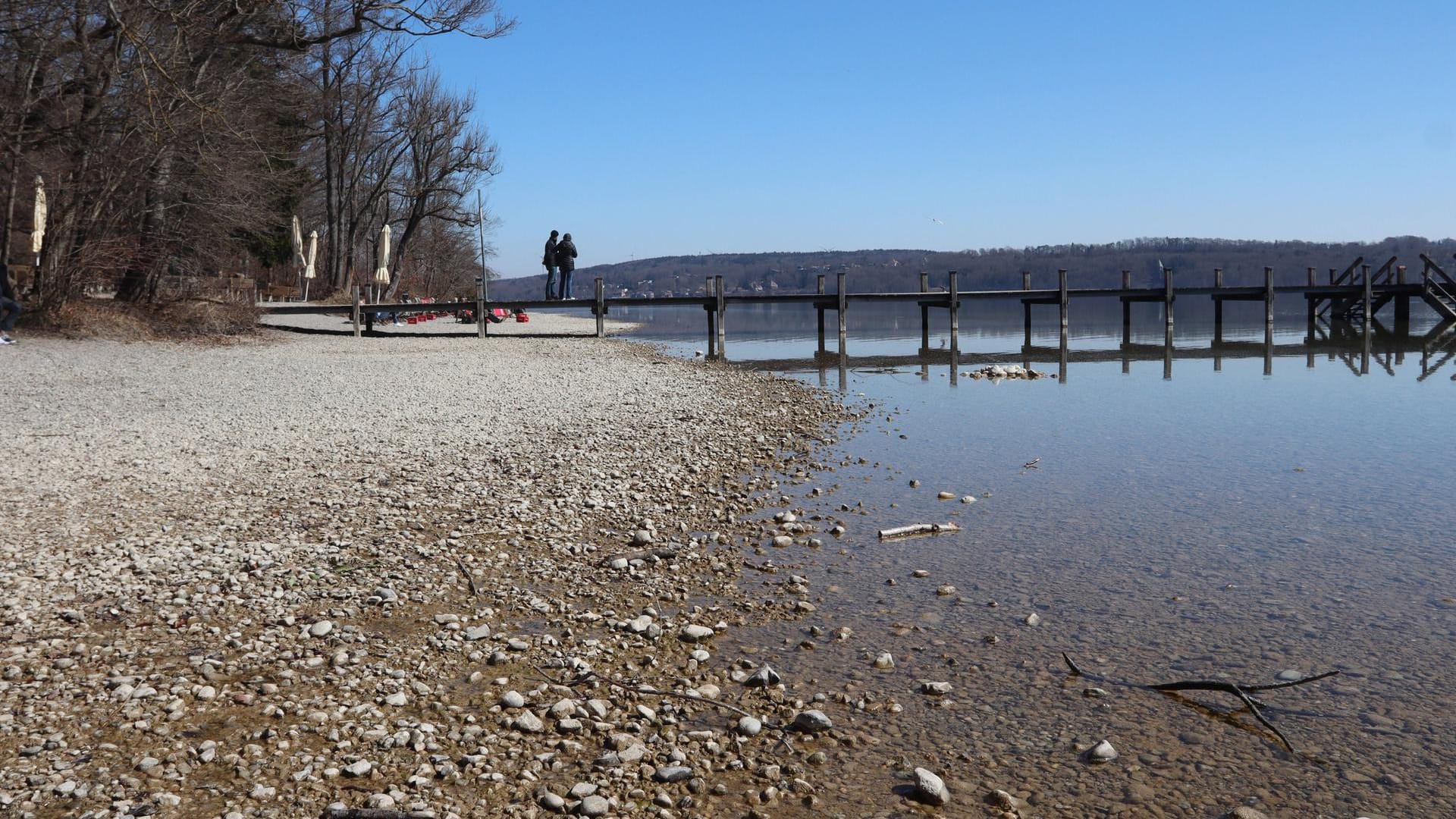 Niedriger Wasserstand in einem süddeutschen See: Die Klimakrise verschärft die Trockenheit.