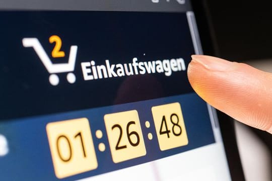 Seit Beginn des Krieges in der Ukraine macht sich das zurückhaltende Einkaufsverhalten der Nutzerinnen und Nutzer auch online bemerkbar.