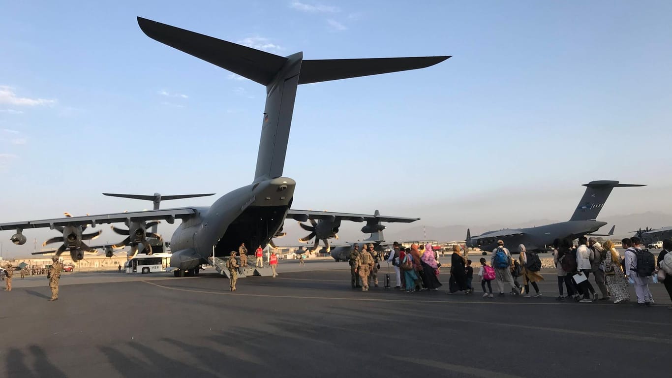 Evakuierungsaktion in Kabul: Die damalige Bundesregierung hatte Fehler eingeräumt.