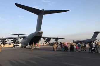 Evakuierungsaktion in Kabul: Die damalige Bundesregierung hatte Fehler eingeräumt.