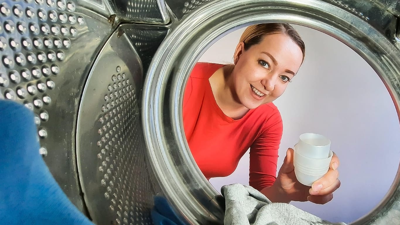 Waschmittel: Flüssigwaschmittel kann nur unter bestimmten Umständen direkt in zur Wäsche gegeben werden.