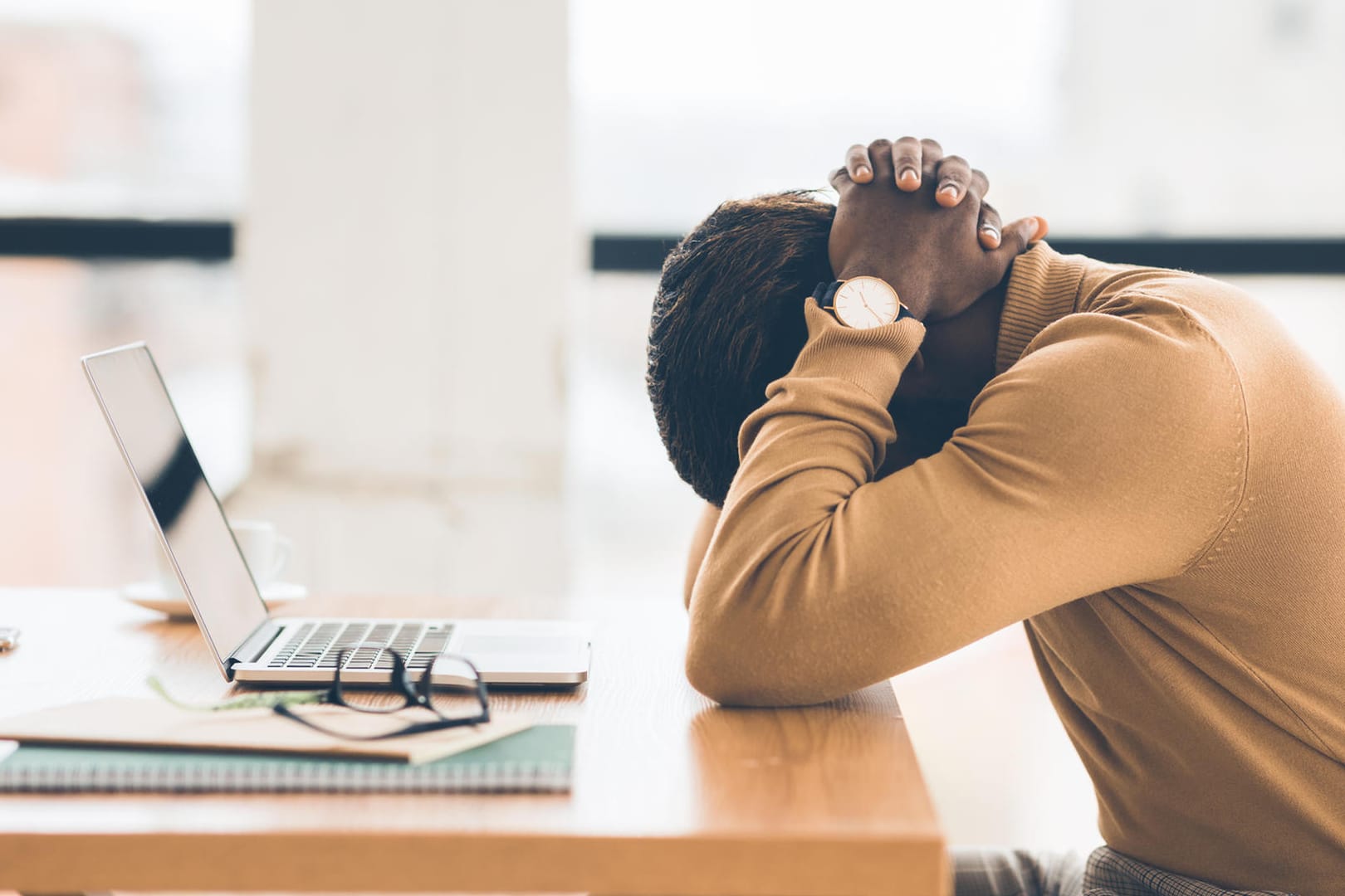 Überforderung in Beruf oder Privatleben hindert daran, alltägliche Dinge zu erledigen und kann sogar depressiv machen.