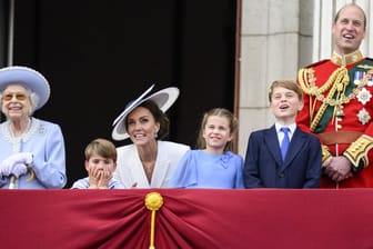 Queen Elizabeth II.: Bei der diesjährigen Parade zeigte sich sich fröhlich.