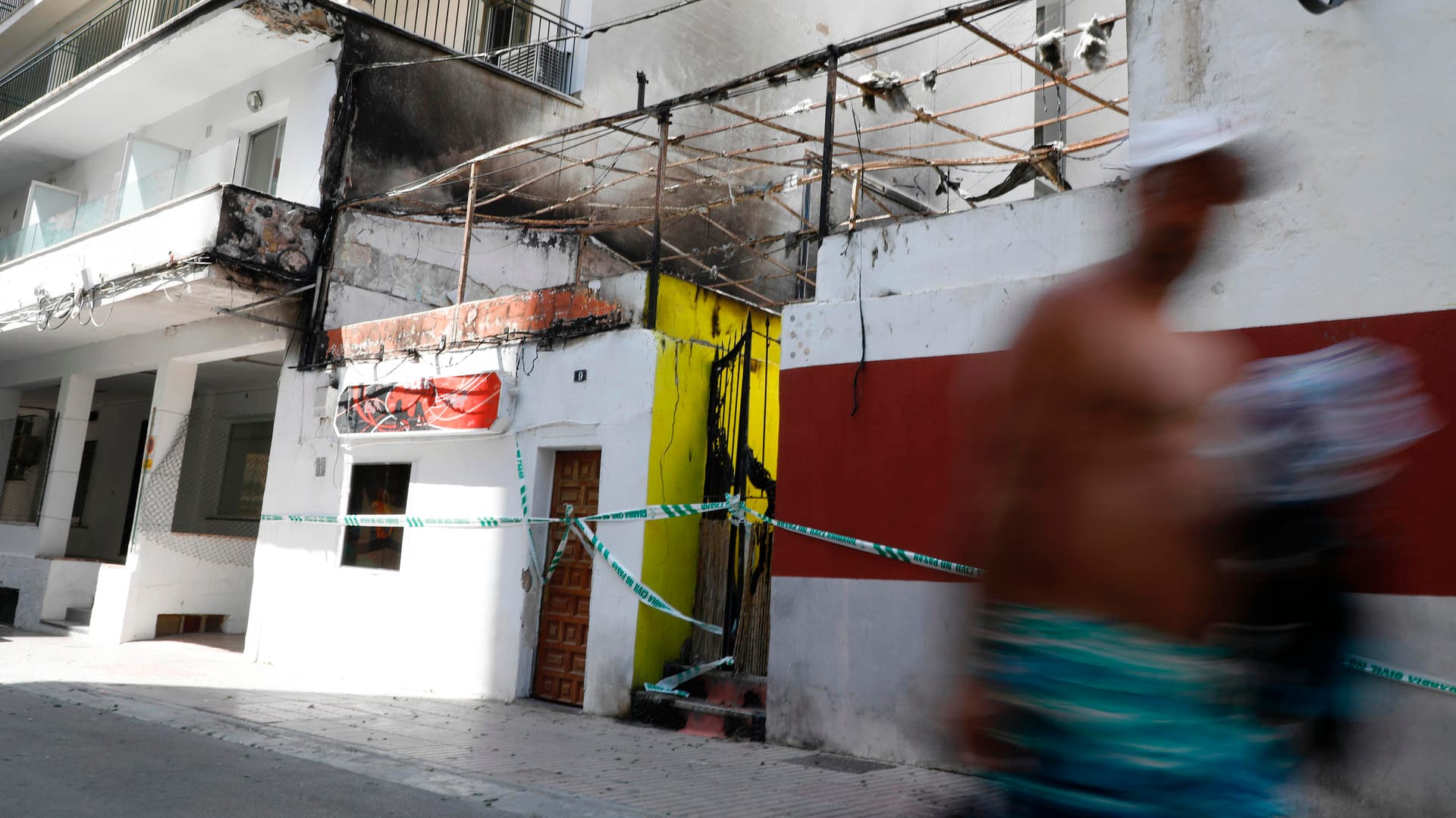 Das abgebrannte Restaurant "Why Not Mallorca?": Die Jugendlichen bestreiten die Brandstiftung. Das abgebrannte Restaurant "Why Not Mallorca?": Die Jugendlichen bestreiten die Brandstiftung.