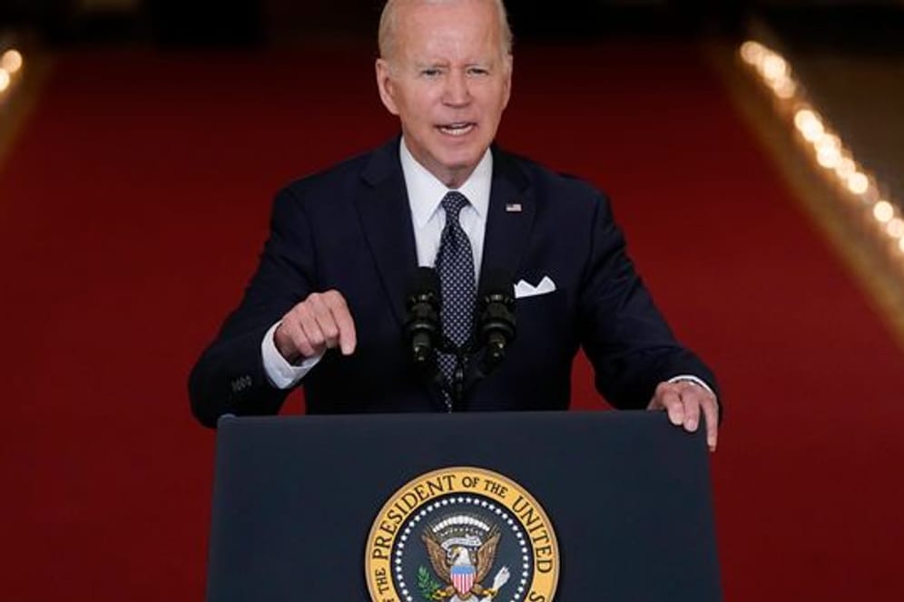US-Präsident Joe Biden spricht im East Room des Weißen Hauses über die jüngsten Fälle von Waffengewalt.