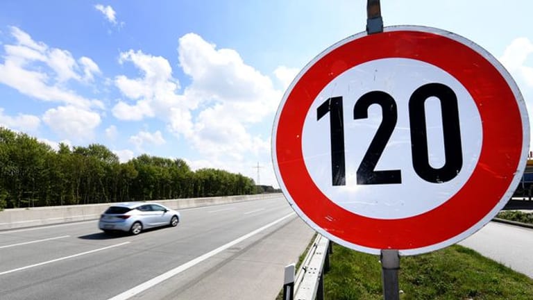Zu schnell außerorts mit dem Auto: Das erwartet Sie!