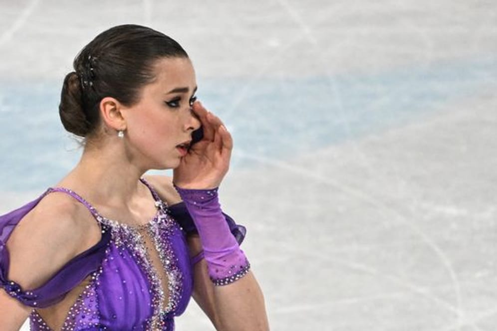 Die damals 15-jährige russische Eiskunstläuferin Kamila Walijewa bei den Olympischen Winterspielen in Peking.