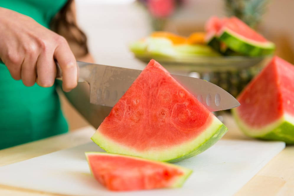 Wassermelone: Viele schneiden sie in Dreiecke – doch es geht auch einfacher.