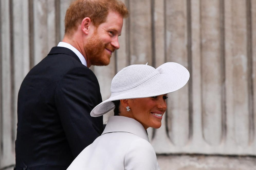 Prinz Harry und Herzogin Meghan: Das Paar kommt beim Gottesdienst für die Queen in London an.