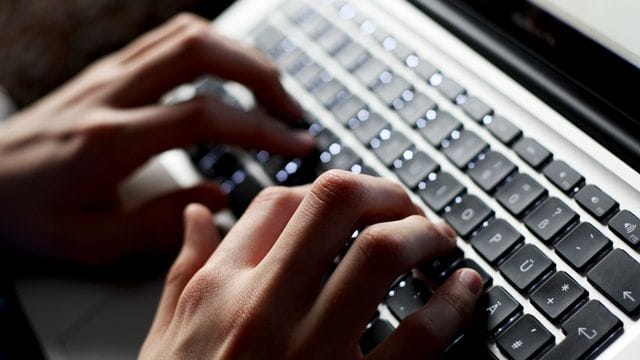 Wer Fake-Mails vom angeblichen "Generalsekretär des Bundeskriminalamtes" im Postfach findet, sollte auf keinen Fall den Anhang öffnen. Wer Fake-Mails vom angeblichen "Generalsekretär des Bundeskriminalamtes" im Postfach findet, sollte auf keinen Fall den Anhang öffnen.