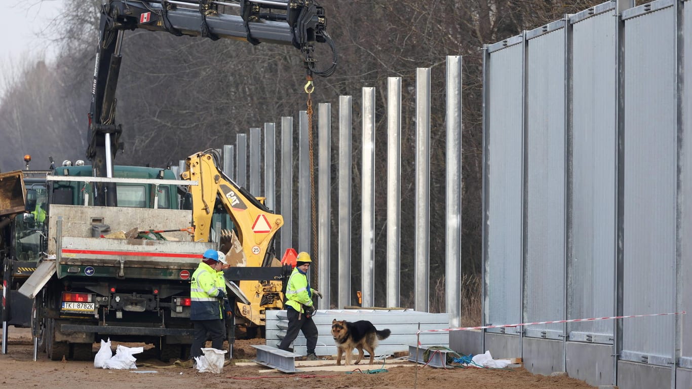 Bauarbeiten an der polnisch-belarussischen Grenze: Knapp ein Viertel des geplanten Zauns ist fertig.