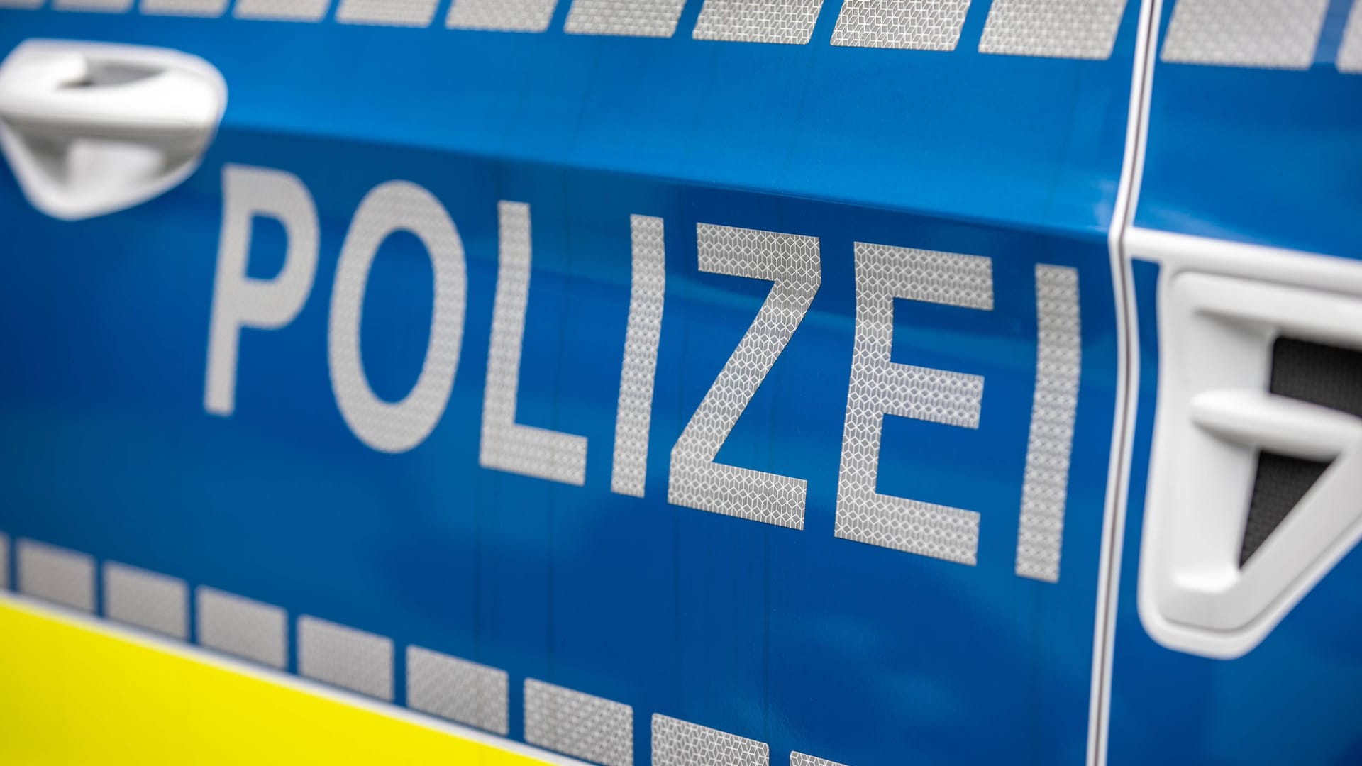 "Polizei" steht auf einem Einsatzwagen: Das Mädchen war seit dem 21. Mai verschwunden gewesen.