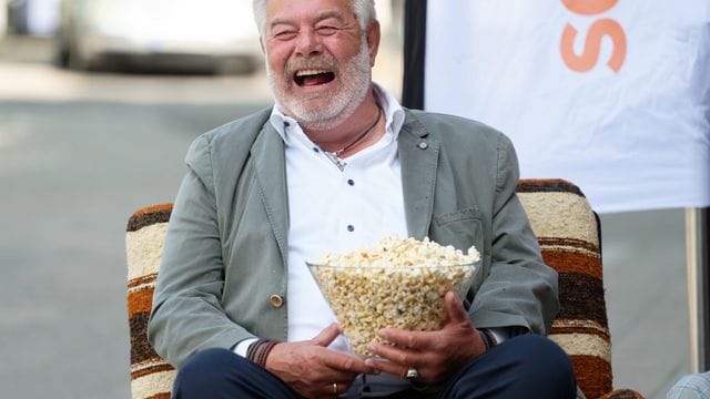 Der Moderator Harry Wijnvoord war offenbar zur richtigen Zeit am richtigen Ort.