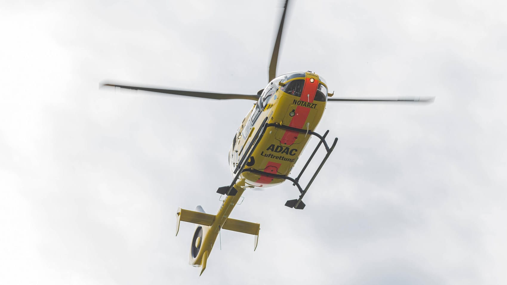 Rettungshubschrauber in Bayern (Symbolbild): Der Mann verstarb im Krankenhaus. Rettungshubschrauber in Bayern (Symbolbild): Der Mann verstarb im Krankenhaus.
