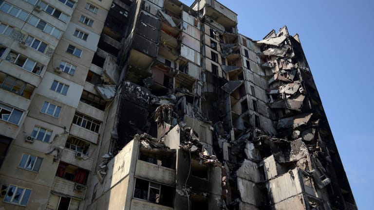 Zerstörtes Wohnhaus in ukrainischer Stadt Charkiw: "Überzeugt, dass Putin schon jetzt eine militärische Niederlage erlitten hat."