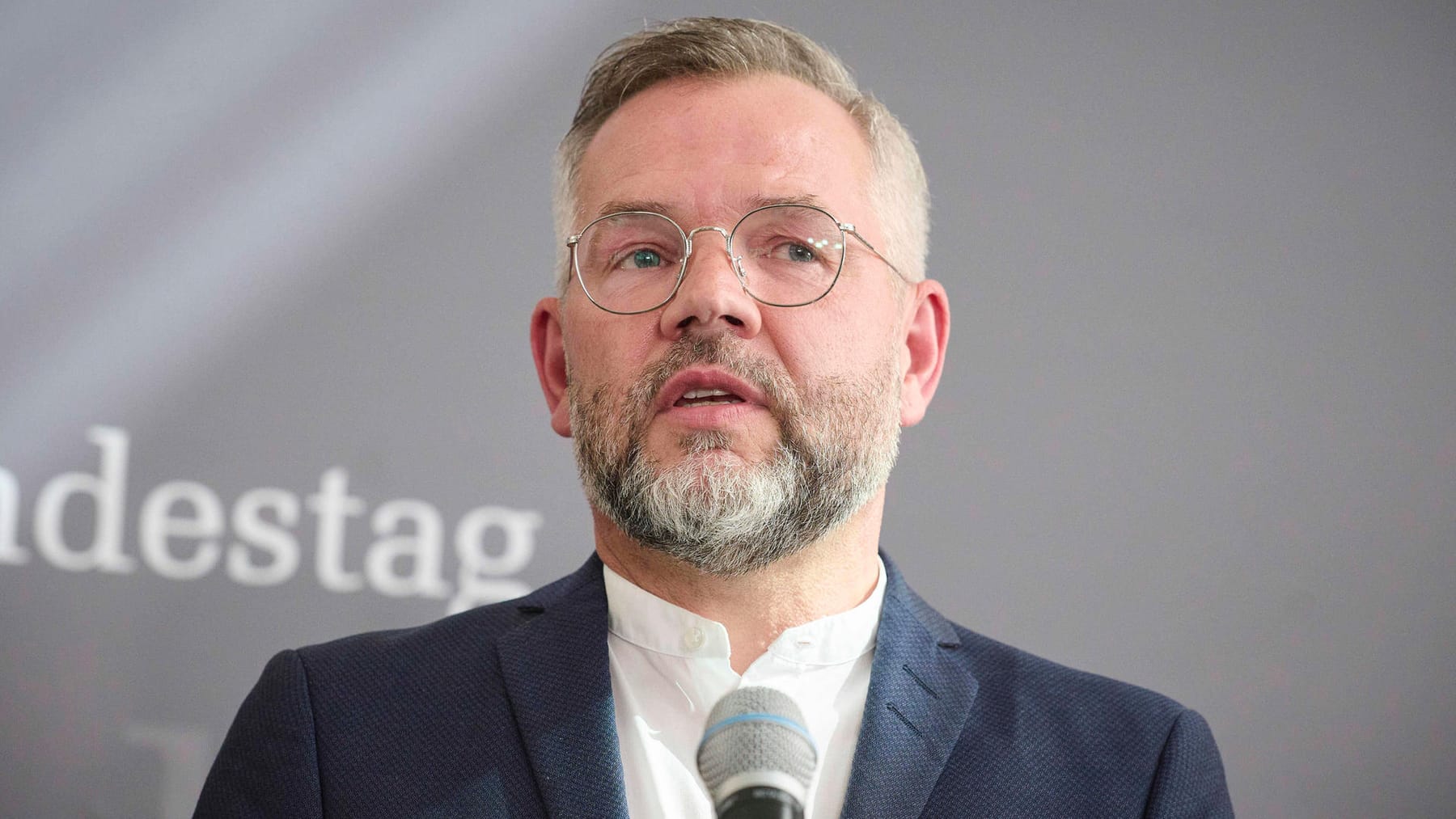 Le politicien étranger du SPD, Roth, prend une pause