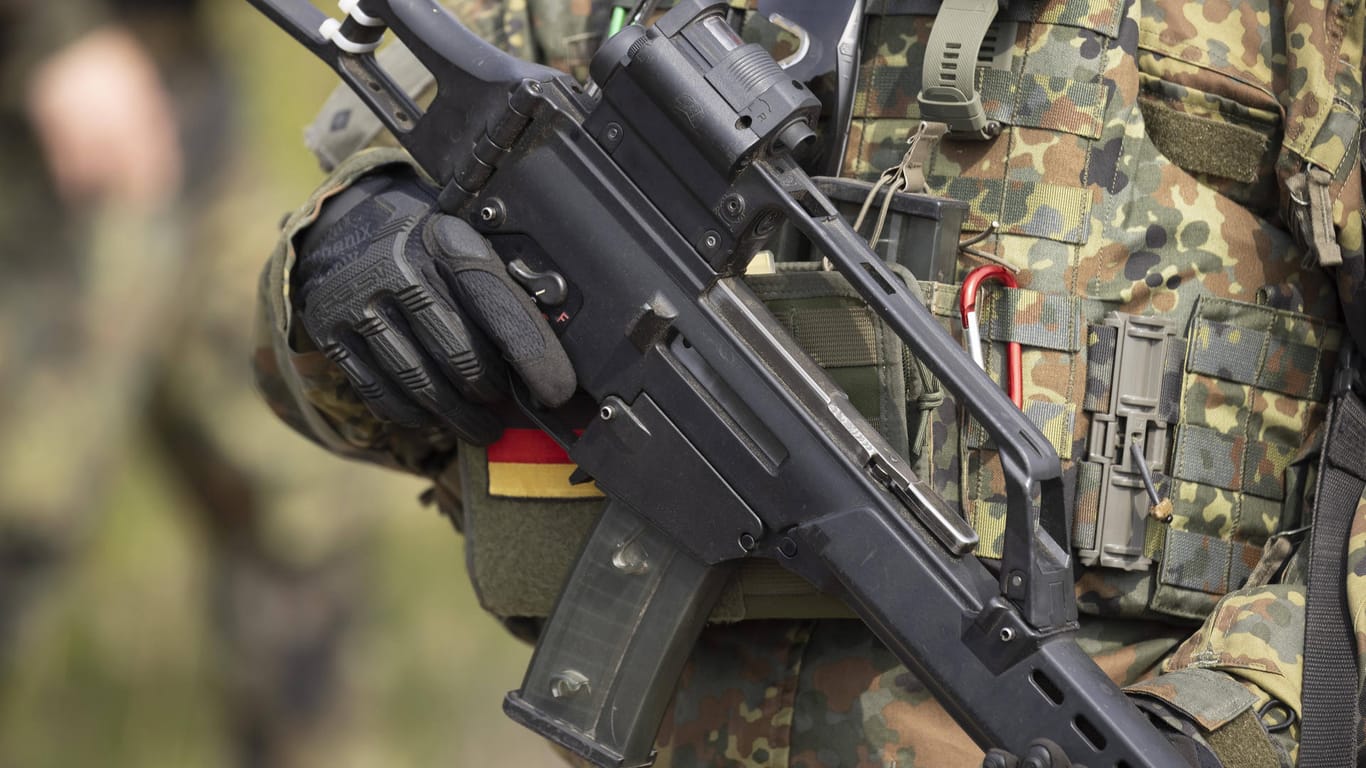 Ein deutscher Soldat während einer Übung: Die Debatte um das Bundeswehr-Sondervermögen hält an.