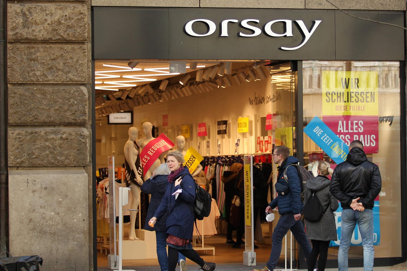 Orsay-Filiale in Hamburg: Die Modekette schließt in Deutschland. Orsay-Filiale in Hamburg: Die Modekette schließt in Deutschland.