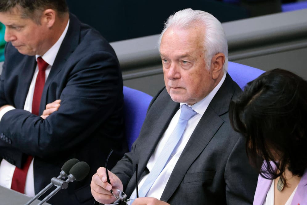 Wolfgang Kubicki, FDP-Vizechef: "Einer Bundestagsvizepräsidentin unwürdig, den Eindruck zu erwecken, als könne der Bundestag nicht schnell genug auf Herausforderungen der Pandemie reagieren."