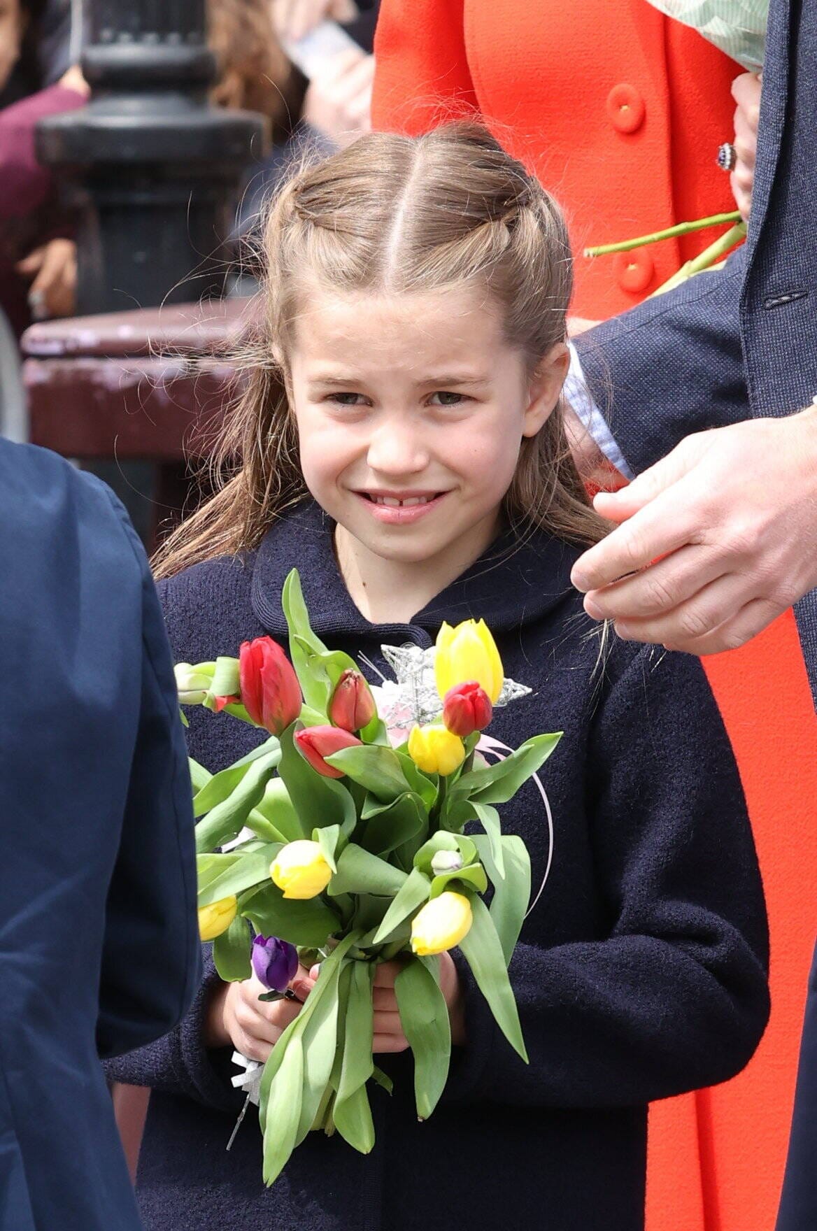Prinzessin Charlotte hat Blumen bekommen.