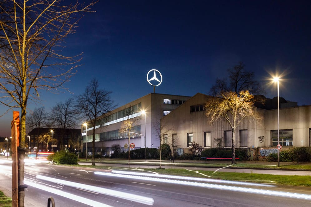Mercedes-Benz-Werk in Düsseldorf (Archiv): "Bis zur Prüfung bitten wir darum, das Fahrzeug nicht mehr zu nutzen."