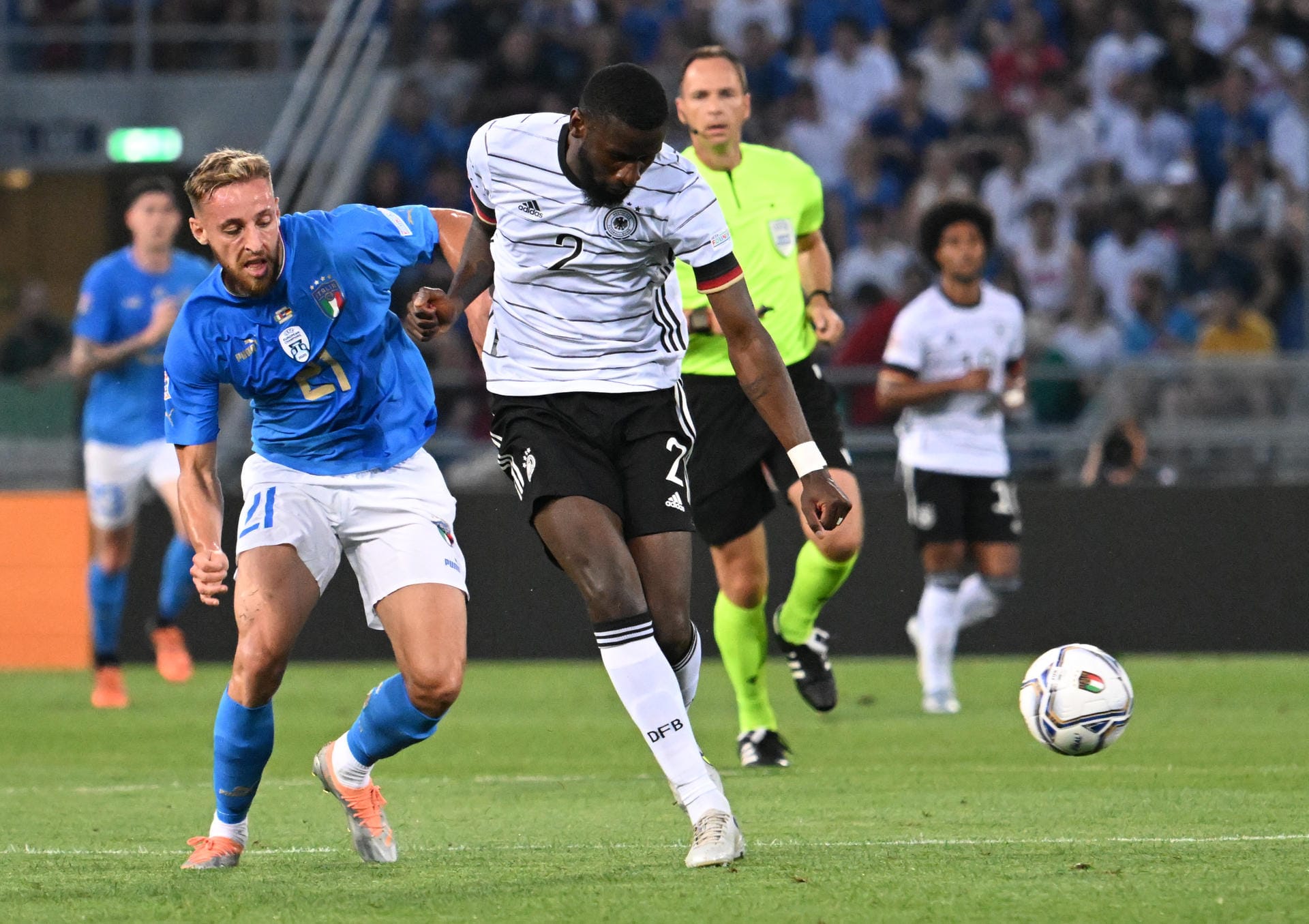 Antonio Rüdiger: Der "Boss", wie er von Flick noch vor dem Spiel geadelt wurde, absolvierte eine unauffällige erste Halbzeit, fiel hauptsächlich durch Klärungsaktionen auf. Auch im zweiten Durchgang war der neue Real-Verteidiger viel am Dirigieren und am – nun – Klären (57.). Note 3