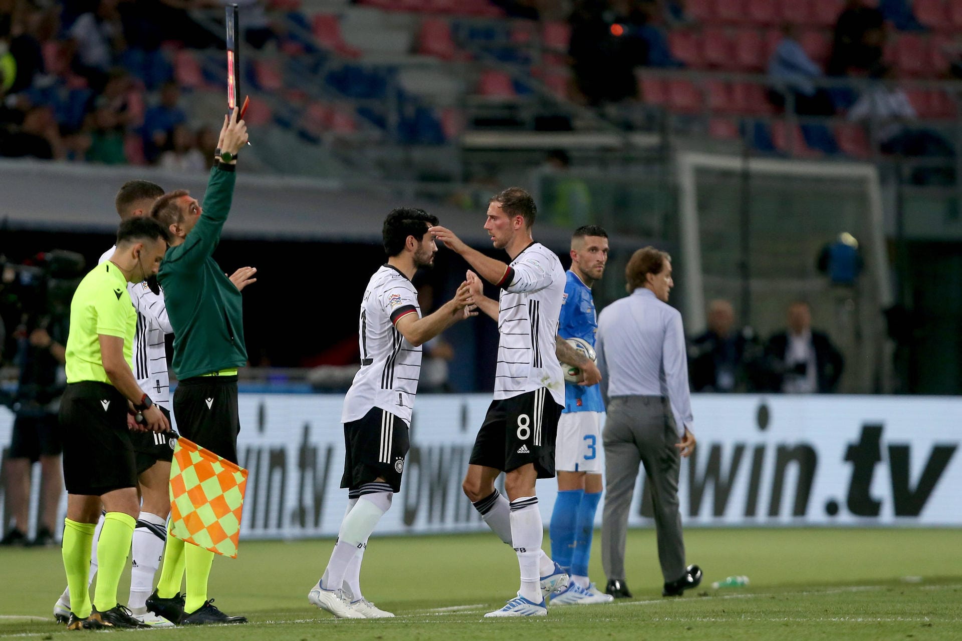 Ilkay Gündogan (ab 70. für Goretzka): Kam zwölf Minuten vor Ende der regulären Spielzeit zum Abschluss, der allerdings zu zentral geriet. Kam ebenfalls zu spät für eine Benotung. Ohne Note