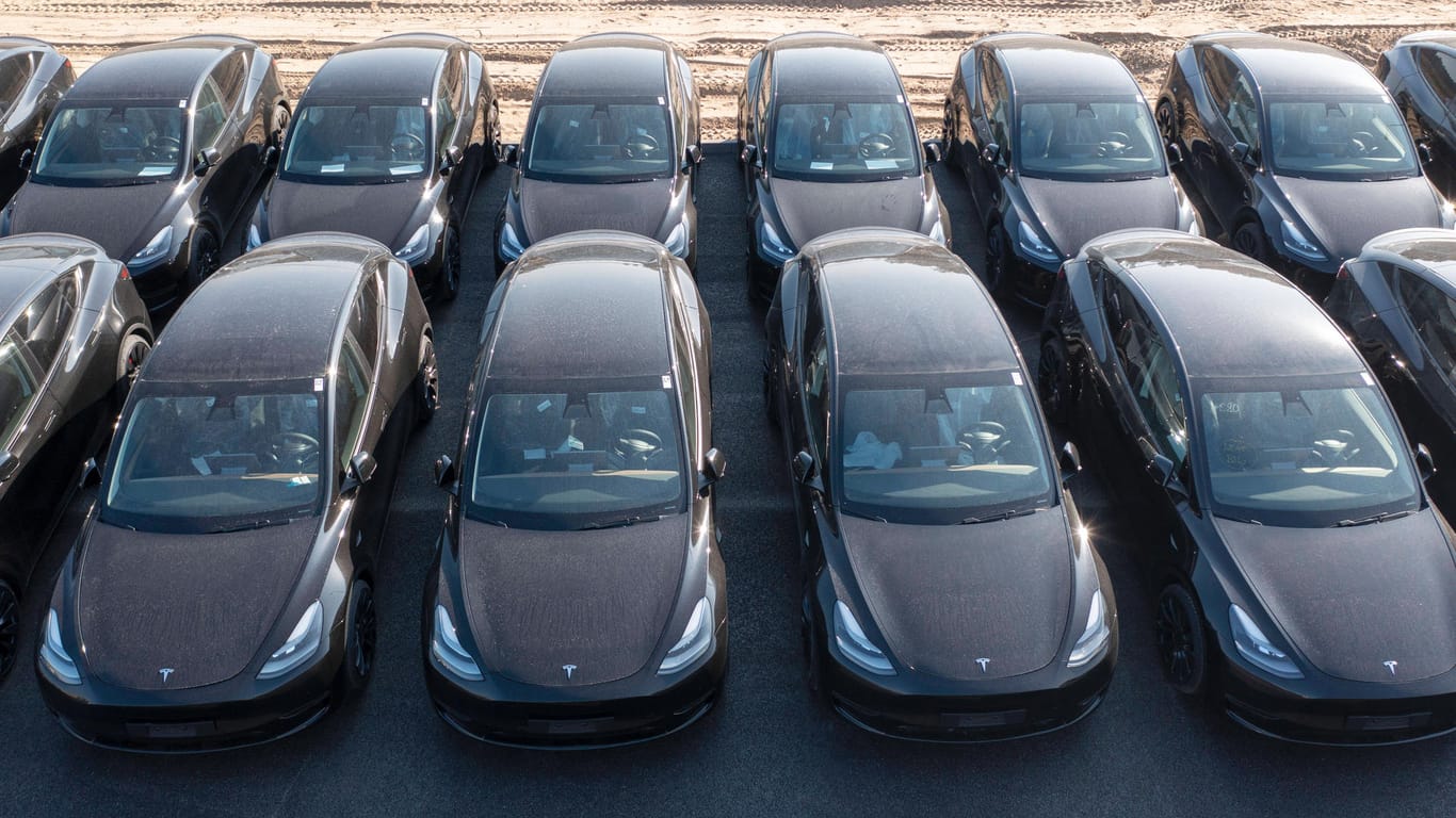 Tesla (Symbolbild): Weltweit gibt es mehr als 5.000 offene Stelle bei dem Autohersteller.