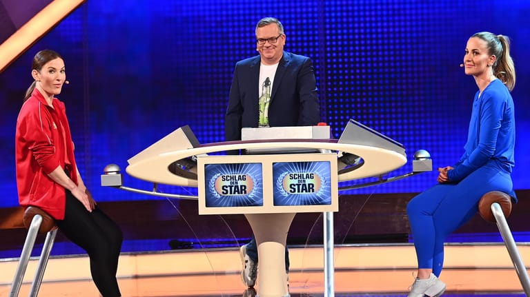 "Schlag den Star": Am Samstagabend begrüßte Moderator Elton die beiden Kandidatinnen Jeannine Michaelsen und Charlotte Würdig.