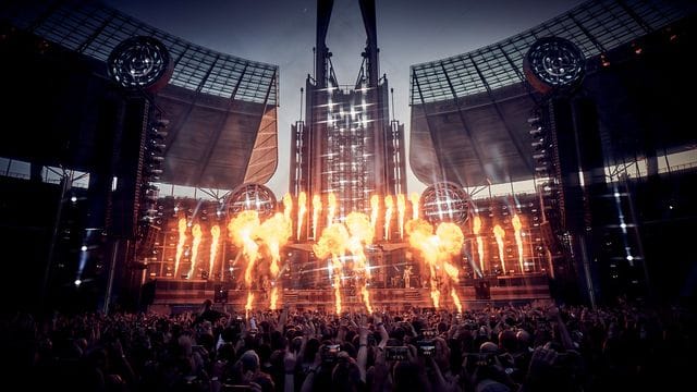 Die Band Rammstein setzte beim Konzert im Olympiastadion Berlin viel Pyrotechnik ein.