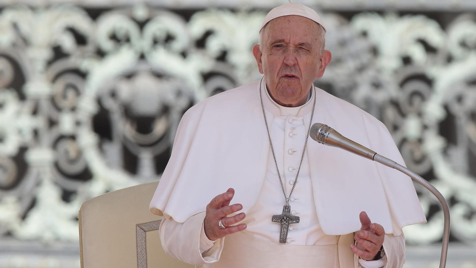 Papst Franziskus im Vatikan: Beobachter sehen in seiner neuen Verfassung einen deutlichen Reformwillen. Papst Franziskus im Vatikan: Beobachter sehen in seiner neuen Verfassung einen deutlichen Reformwillen.