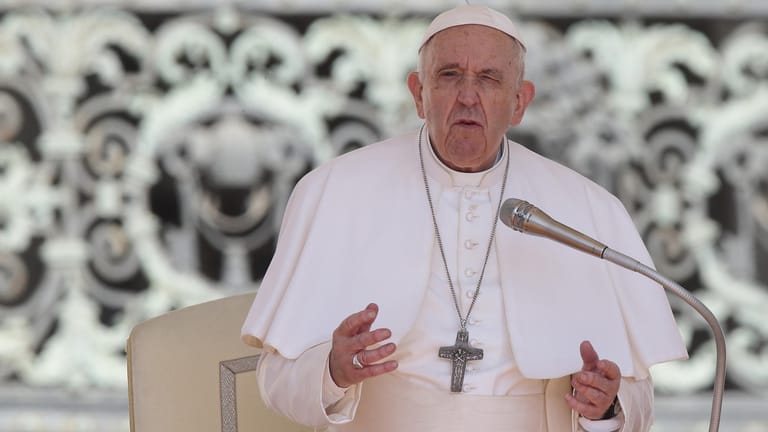 Papst Franziskus im Vatikan: Beobachter sehen in seiner neuen Verfassung einen deutlichen Reformwillen.