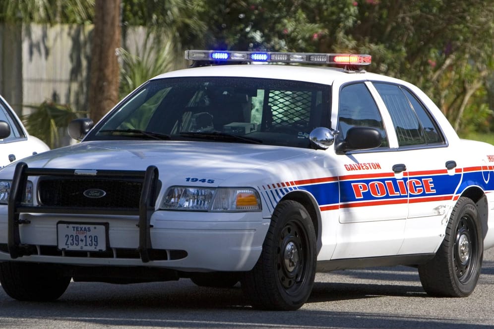 Polizeiwagen in Texas (Symbolbild): In dem US-Bundesstaat sind fünf Menschen getötet worden.