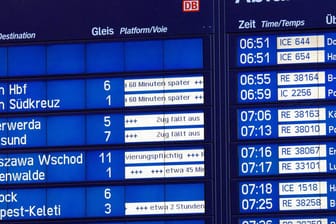 Zugverspätungen und -ausfälle (Symbolbild): Die Bahn hat 2022 fast 93 Millionen Euro an Reisende ausgezahlt.