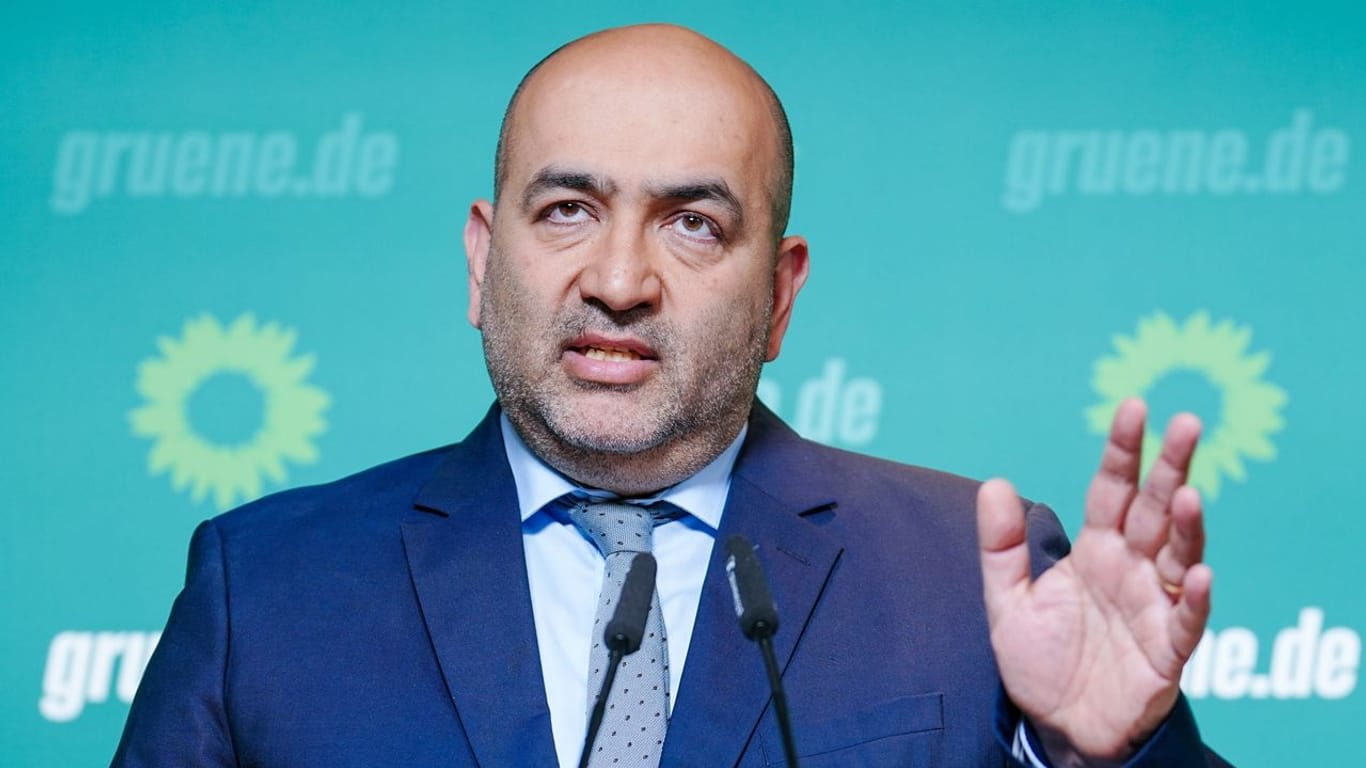Omid Nouripour, Bundesvorsitzender von Bündnis 90/Die Grünen, bei einer Pressekonferenz in Berlin.