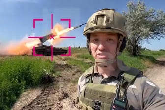 Selfie-Video vor dem Raketenwerfer: Doch die Situation ist brenzliger als dem Russen wohl bewusst ist. (Quelle: t-online)