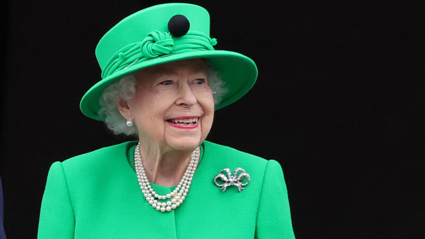 Queen Elizabeth II.: Die Königin zeigte sich zum Abschluss der Feierlichkeiten zu ihrem Thronjubiläum auf dem Balkon des Buckingham-Palasts.
