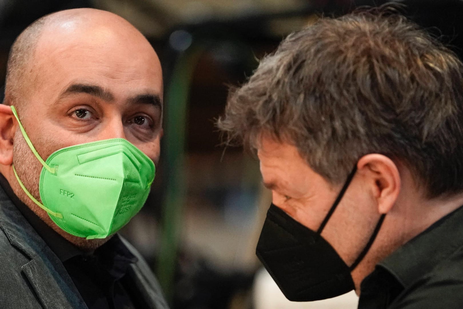 Omid Nouripour und Robert Habeck: Wie sollen die Bürger am besten entlastet werden?