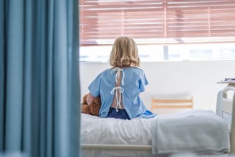 Ein Kind im Krankenhaus: Die Hepatitiserkrankungen bei Kindern treten mit Co-Infektionen auf.