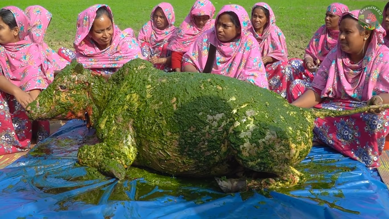 Kuh mit grüner Chilipaste: Wenn die Bewohner von Bangladeschs YouTube-Dorf Essen zubereiten, schauen Zehntausende zu.