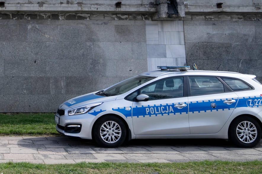 Polizei in Polen (Symbolbild): Ein Mann soll ein Baby getötet haben.
