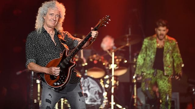 Brian May (l) und Adam Lambert wollen einen bislang unbekannten Mercury-Song veröffentlichen.