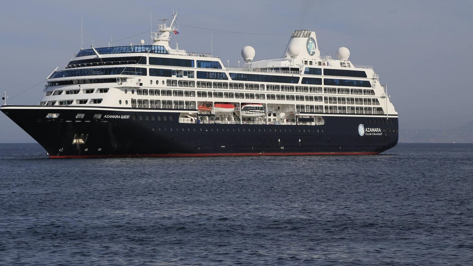 Kreuzfahrtschiff "Azamara Quest" (Archivbild): Eine Frau "mittleren Alters" ist vor Mallorca von Bord gestürzt. Kreuzfahrtschiff "Azamara Quest" (Archivbild): Eine Frau "mittleren Alters" ist vor Mallorca von Bord gestürzt.