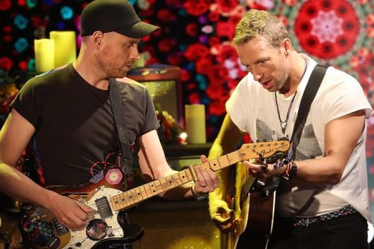 Sänger Chris Martin (r) und Leadgitarrist Jonny Buckland (l) von Coldplay.