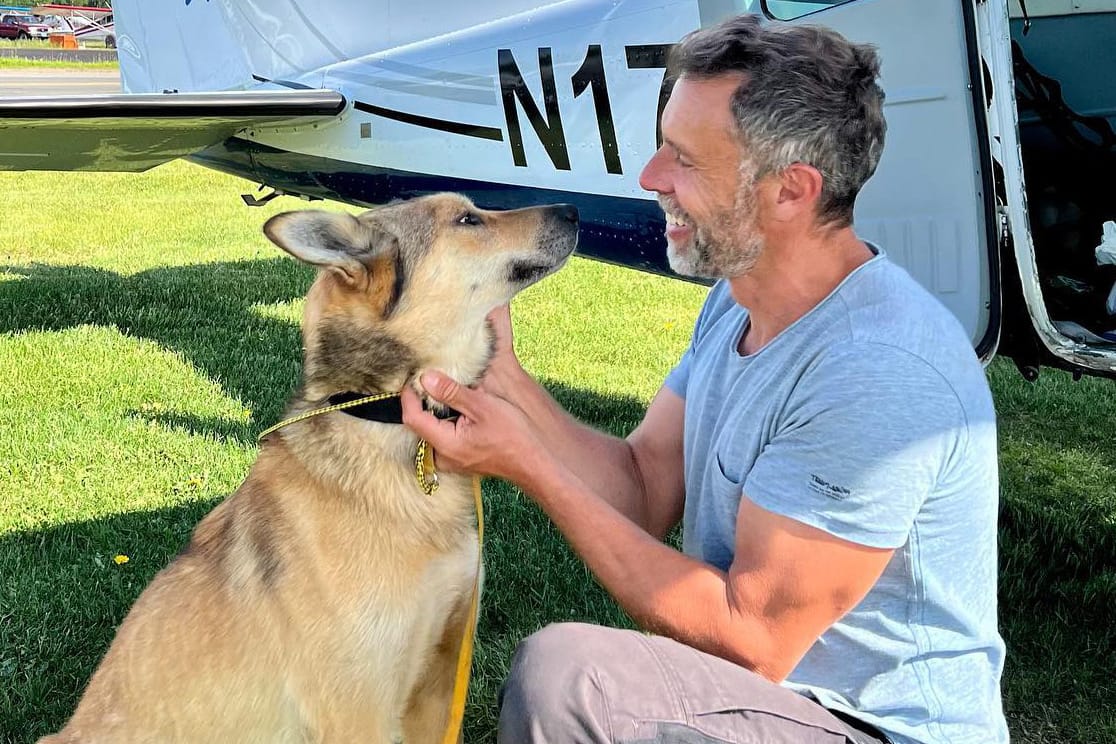 Rückkehr nach drei Monaten: Sebastien Dos Santos Borges streichelt seinen Schlittenhund Leon.