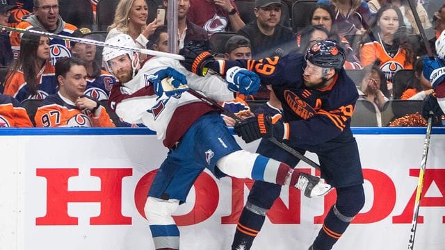 Verpasste mit den Edmonton Oilers das NHL-Finale: Leon Draisaitl (r). Verpasste mit den Edmonton Oilers das NHL-Finale: Leon Draisaitl (r).