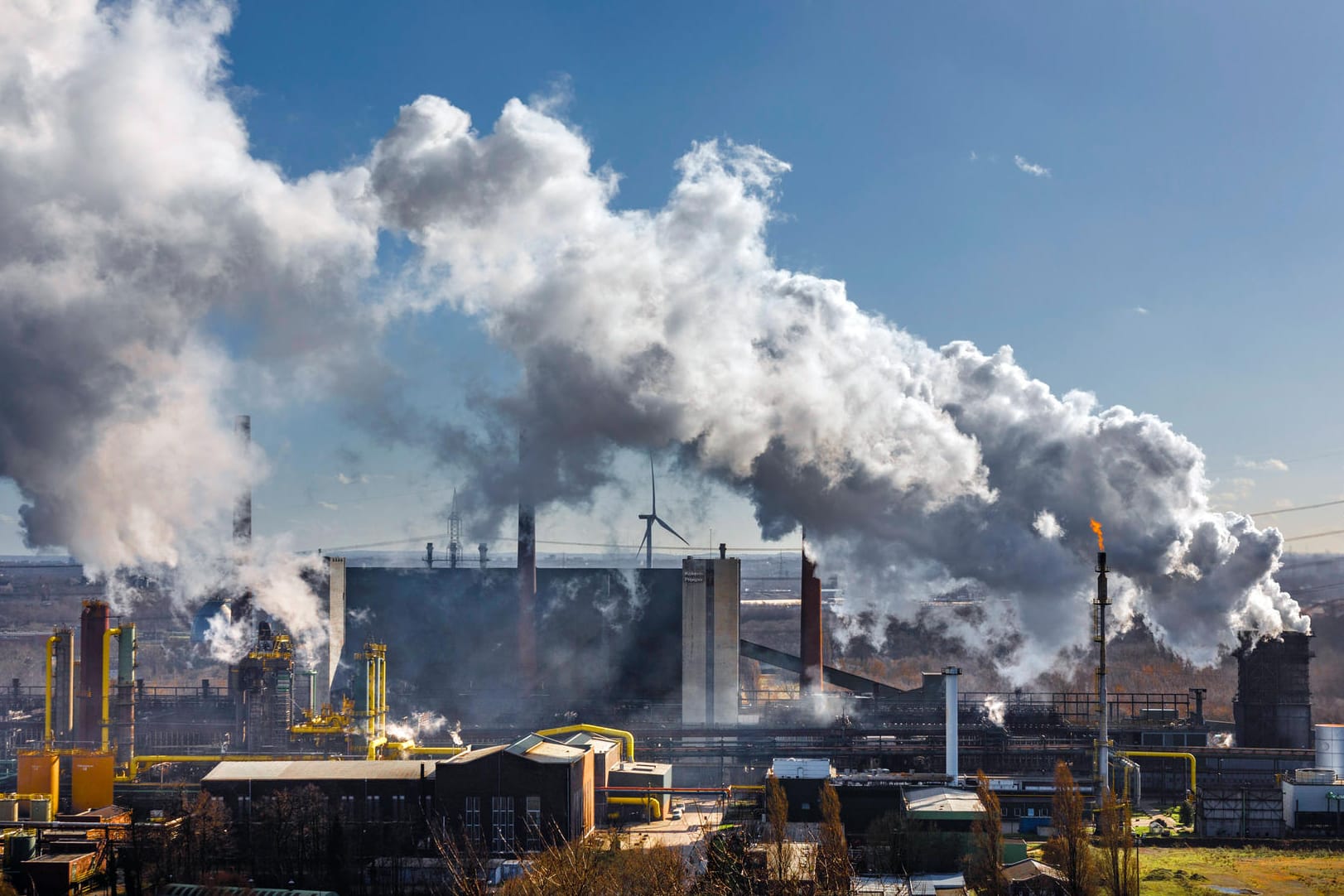 Industriegelände in Bottrop (Symbolbild): Die deutsche Industrie erlebt derzeit die wirtschaftlichen Folgen des Ukraine-Krieges. Industriegelände in Bottrop (Symbolbild): Die deutsche Industrie erlebt derzeit die wirtschaftlichen Folgen des Ukraine-Krieges.