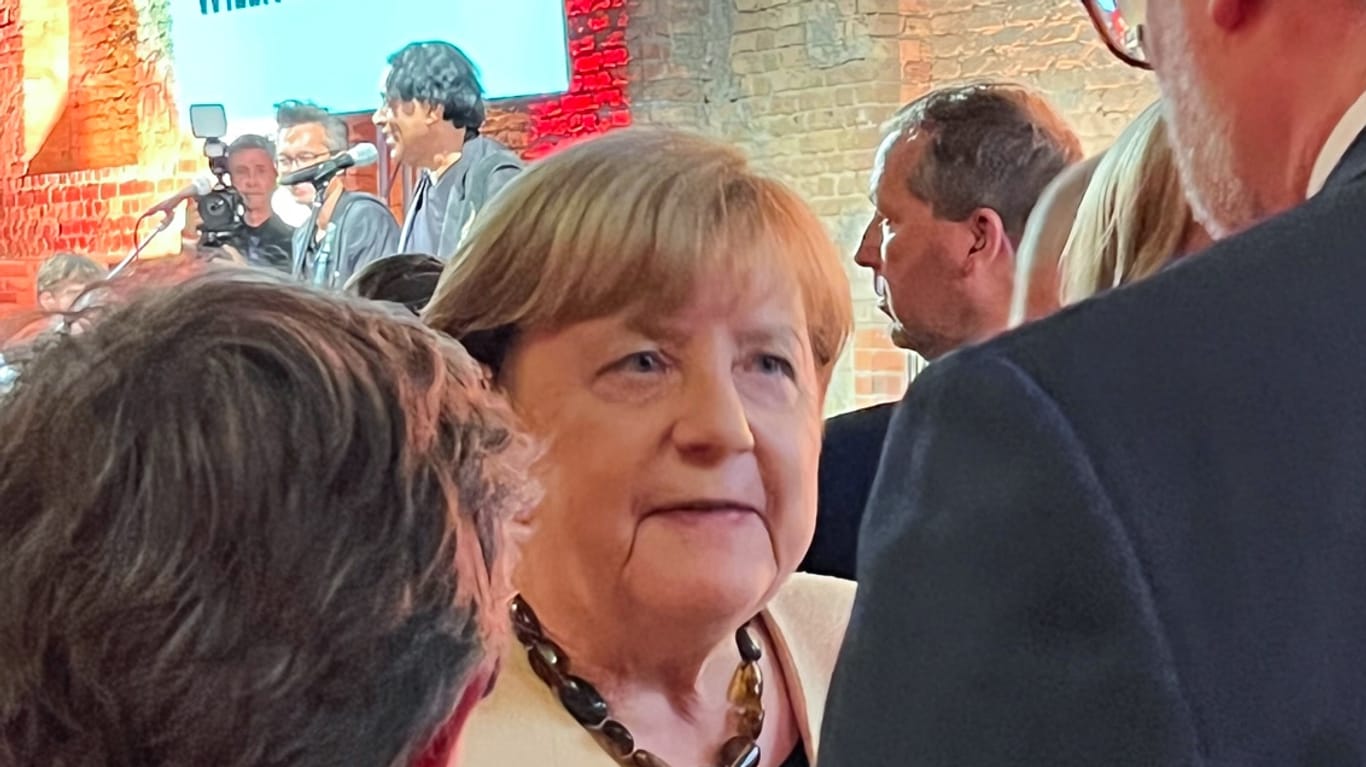 Jetzt machen es eben andere: Angela Merkel bei der Verabschiedung von DGB-Chef Reiner Hoffmann Anfang Juni.