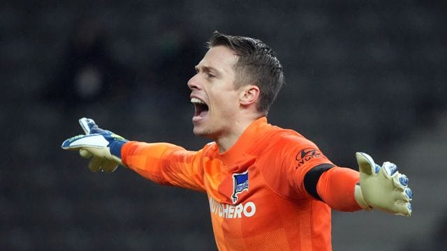 Medienberichten zufolge ist der FC Schalke 04 an Herthas Torwart Alexander Schwolow interessiert. Medienberichten zufolge ist der FC Schalke 04 an Herthas Torwart Alexander Schwolow interessiert.